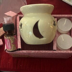 Karma Cream Ceramic Oil Burner Set